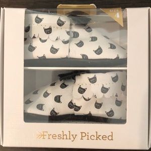 Freshly Picked Black Cat Bow Moccasin